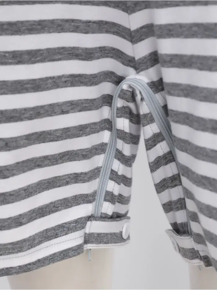 Combinaison-pyjama adaptée pour femmes âgées ayant des besoins spéciaux