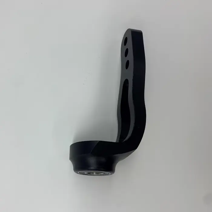 Une paire de fourches de roue avant pour fauteuil roulant
