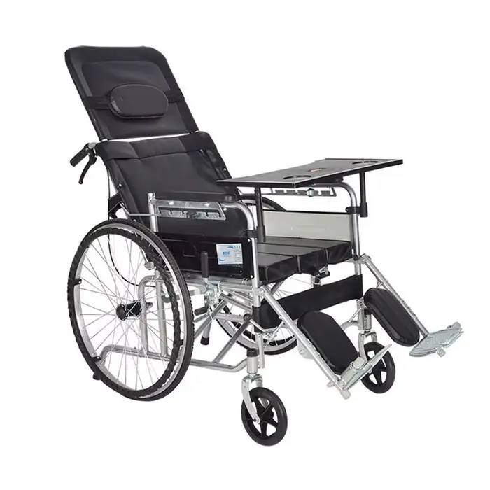 Fauteuil roulant léger avec poignées amovibles