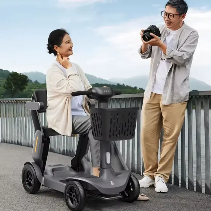 Trottinette électrique intelligente pliante légère handicap 4 roues avec panier 40KM 250W Mini Scooter de mobilité pliable pour personnes âgées
