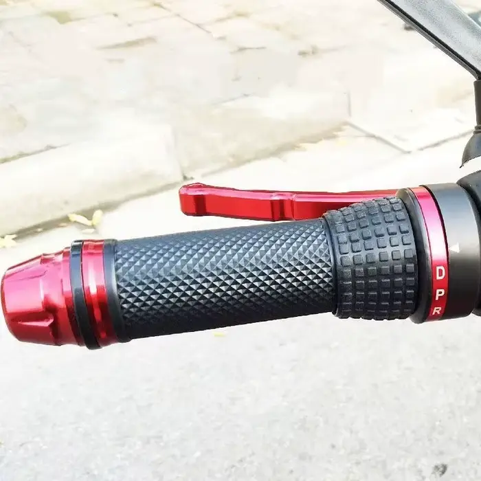 Poignée torsadée pour scooter électrique